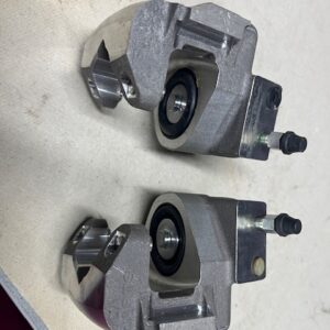 Etrier frein avant neuf ( la paire)   7A