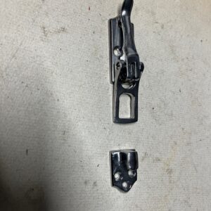 Boucle +crochet de capot moteur René Bonnet